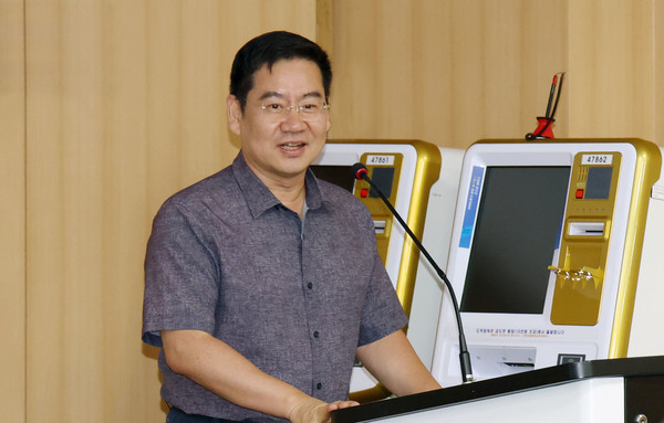 이남용 한국마사회 일산지사장이 지역 단체 활동에 고마움을 전하고 있다.