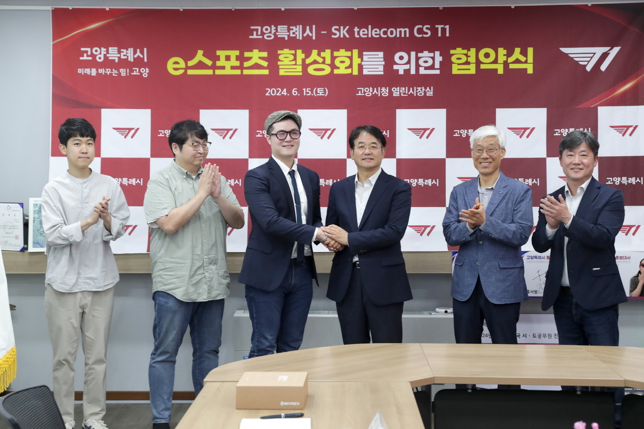 고양시와 SK 텔레콤 CS T1은 지난 15일 E스포츠 활성화를 위한 협약식을 가졌다. [사진제공=고양시]