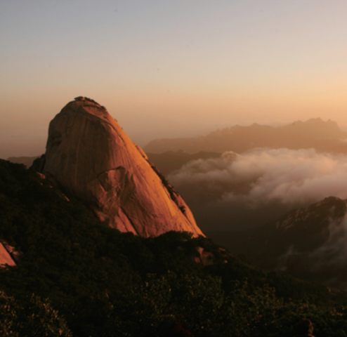 삼연 김창흡이 북한산 봉우리 중 가장 크고 뛰어나다고 표현한 인수봉. 김창흡은 