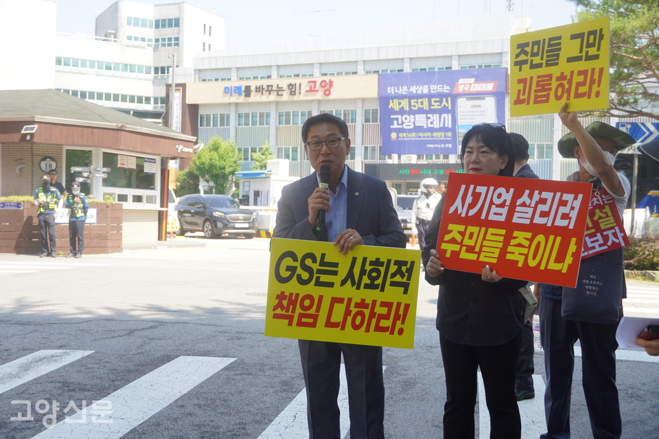 "시와 데이터센터 대체 부지를 모색해  7월 중 좋은 소식을 전해주겠다"고 밝힌 김영환 국회의원.  