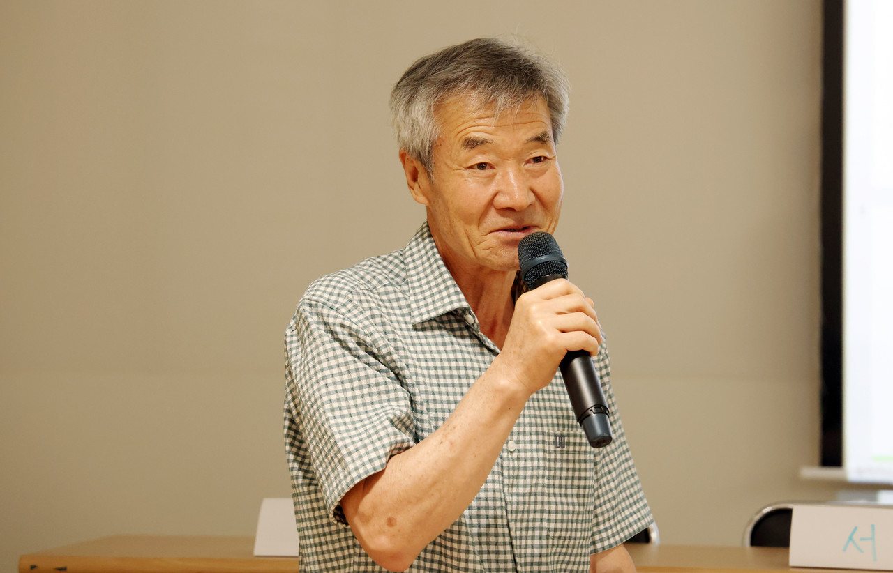 인사말을 하고 있는 윤주한 고양마을포럼 이사장.