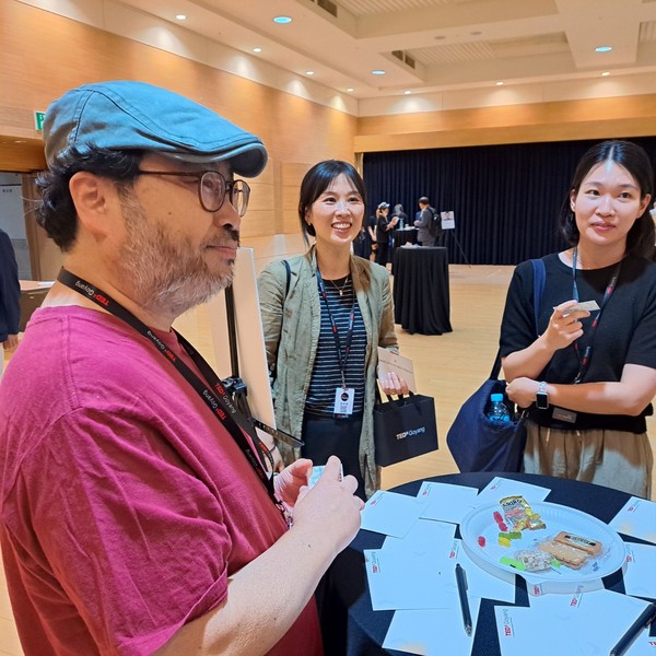 강연 이후 애프터파티는 연사들과의 대화 시간으로 이어졌다.