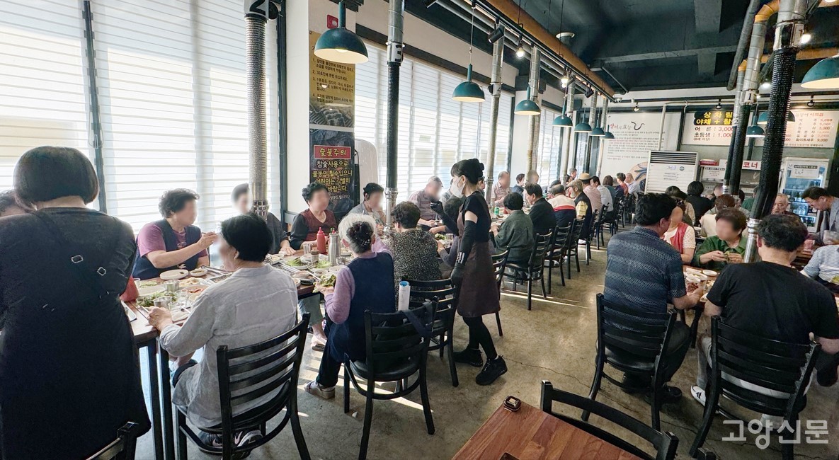 풍천민물장어 이억집이 지역 어르신들을 초대해 ‘든든한 한 끼! 효도식사 나눔’ 경로 행사를 열었다.