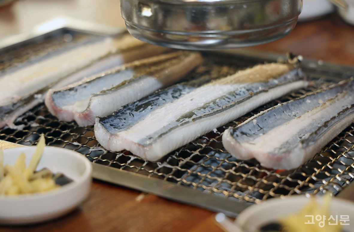 민물장어구이와 장어탕, 된장찌개, 잔치국수 등 식사와 주류, 음료가 마련됐다.