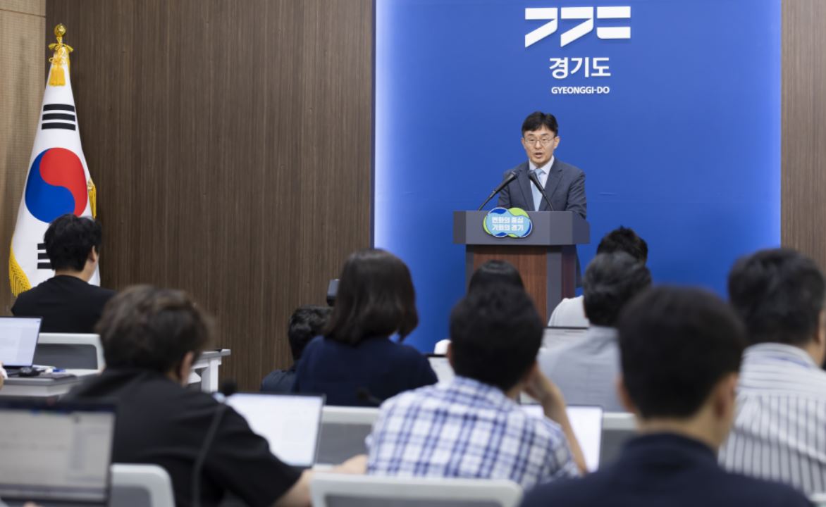 1일 오전 경기도청 브리핑룸에서 김현곤 경제부지사가 K-컬처밸리 복합개발사업 관련 기자회견을 하고 있다. [사진=경기도 제공]