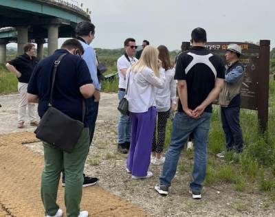 독일 바덴뷔르템베르크주 관계자 장항습지 방문. [사진=에코코리아]