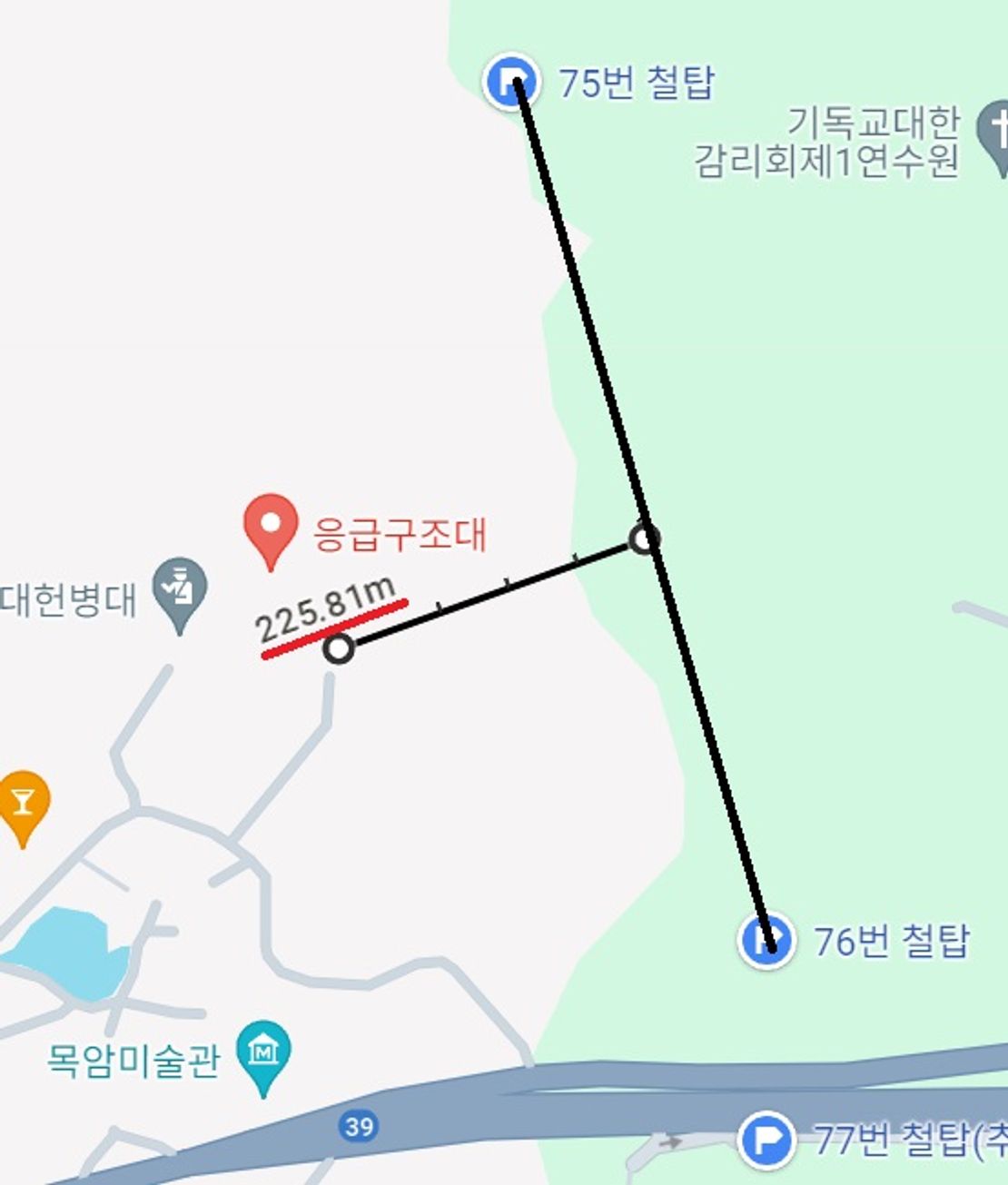 구글맵을 통해 확인해 본 결과 75번-76번 사이 선로에서 주거지(도로명 127-27)까지 직선거리는 불과 225m 떨어진 것으로 나타났다.