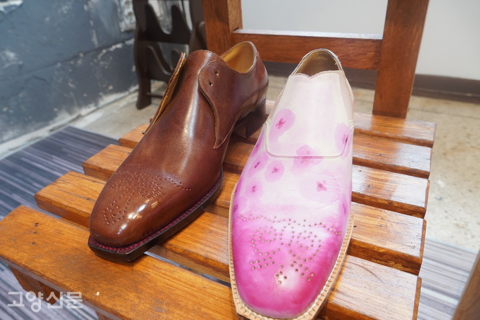 양준혁 루피너스 대표가 운영하는 대화동 수제 구두 공방에 놓인 미완성 신발들