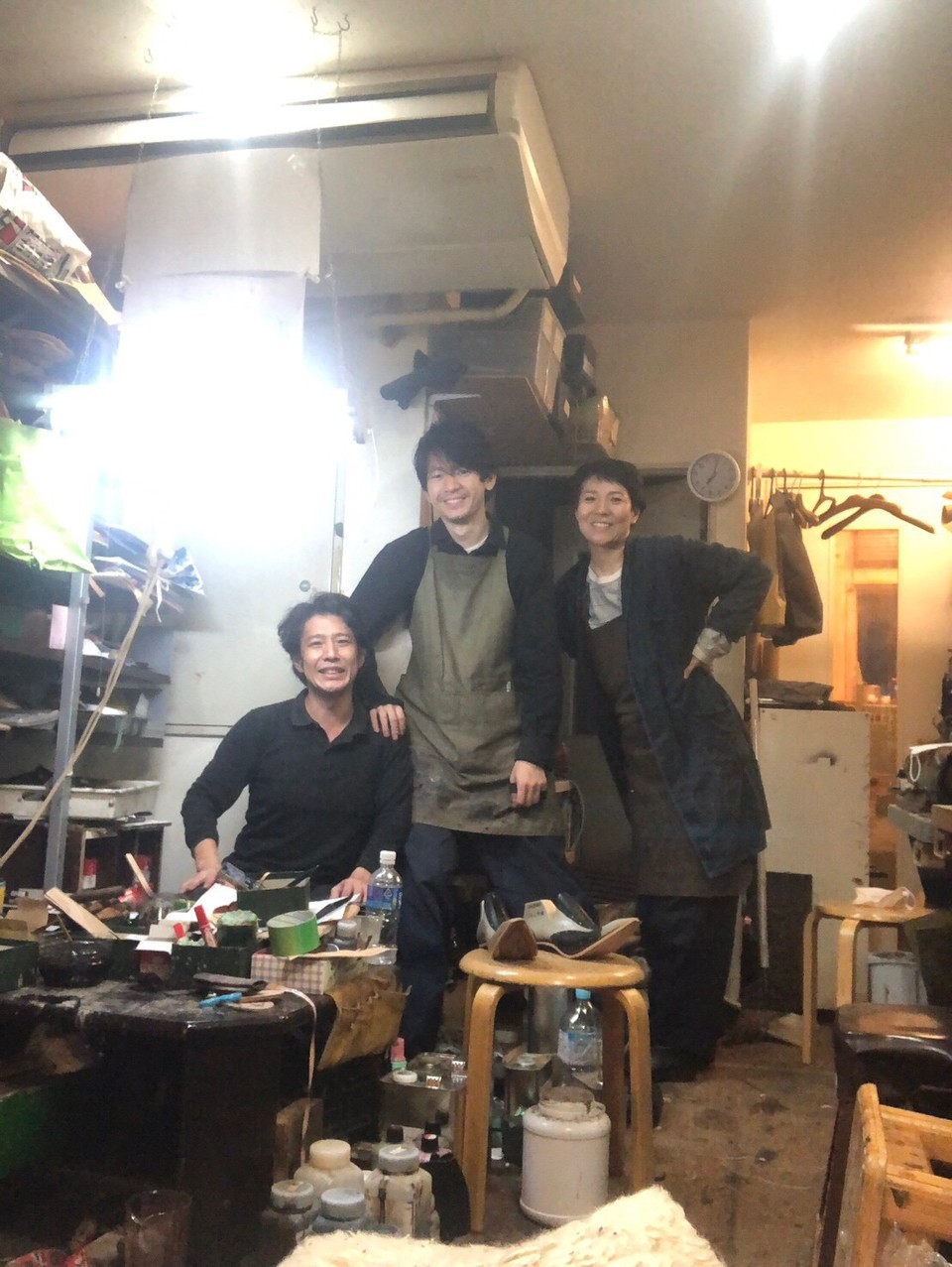 타카노 케이타로(왼쪽)는 제자 양준혁(가운데)에게 루피너스(꽃 이름)라는 이름의 브랜드로 한국에서 활동하기를 희망했다고 한다. 타카노 케이타로 역시 일본에서 출시하는 구두의 브랜드 이름은 꽃의 종류인 클레마티스(Clematis)라고 한다.