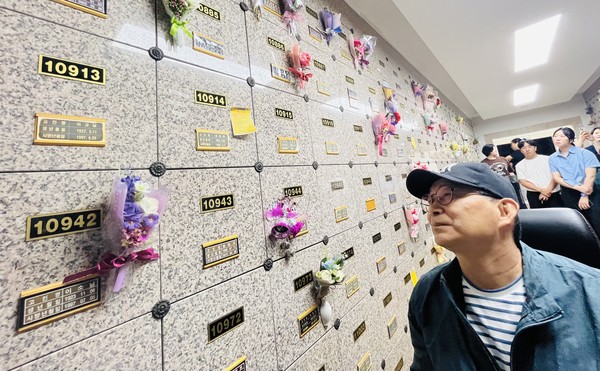 고인을 추모하는 김동림 김포야학 교감