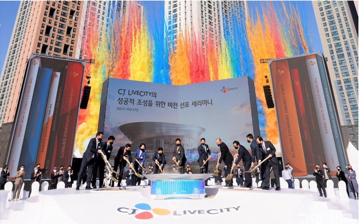 2021년 10월 일산동구 장항동 일대 사업부지에서 열린 CJ라이브시티 아레나 착공식 및 사업비전 선포식 장면. 하지만 착공 이후 3년이  되지 않아 계약 해제에 따라 사업은 멈추게 됐다.