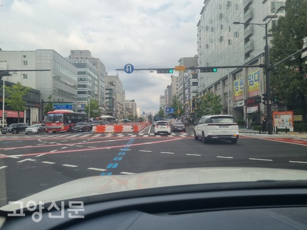 △고양종합운동장→대화역 방향. 시는 "고양종합운동장에서 대화역 중앙차로까지 직진으로 진입해야 교통문제를 해결할 수 있다"고 설명한다.