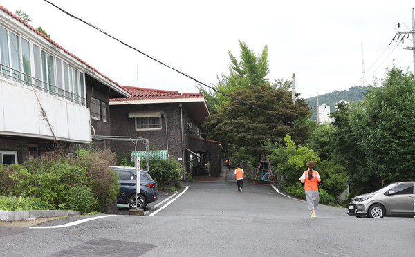 고양시자원봉사센터 직원들은 몇 번을 오가며 짜장면을 배달했다.