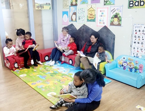 한살림은 돌봄센터 설립 이전에 아이돌봄, 다양한 생활돌봄 실험으로 돌봄사업을 준비해왔다. 