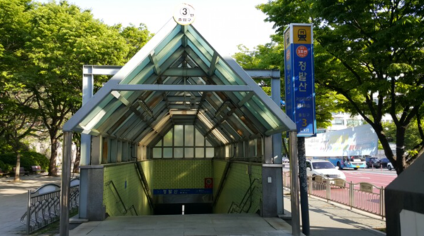 고양아람누리 방향 정발산역 3번 출구 역시 11월 말부터 상행 에스컬레이터 이용이 가능하다.