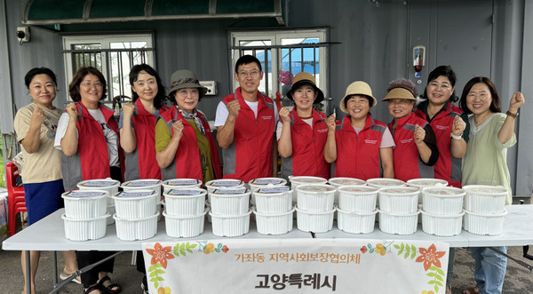 가좌동 지역사회보장협의체가 저소득층 어르신들을 위한 정성이 가득 담긴 ‘물김치 나눔'을 진행했다.  