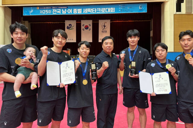 제25회 전국 남녀 종별 세팍타크로 남자 일반부 레구서 우승한 세팍타크로팀. [사진제공=고양시]