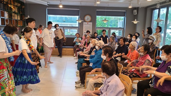 2023 청춘쌀롱에 참석한 지역 노인들.