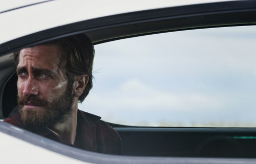 납치된 아내와 딸의 흔적을 추적하는 소설 속 주인공 토니의 고통스러운 표정은 수잔에게서 버림받고 끔찍한 나날을 살아온 에드워드의 표정이기도 하다. 제이크 질렌할은 이런 표정에 너무나도 잘 어울리는 배우다.  