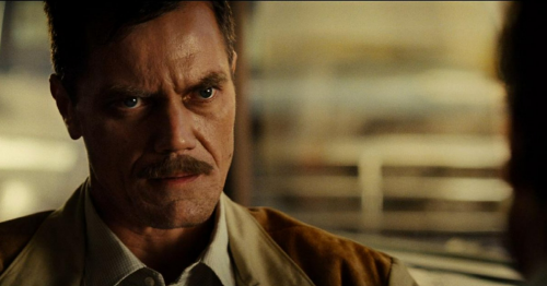 시한부 판정을 받은 고집 센 보안관 역을 맡아 불안과 분노로 가득한 눈빛연기를 보여준 마이클 새넌. 이 영화로 아카데미 남우조연상 후보에 올랐다. 