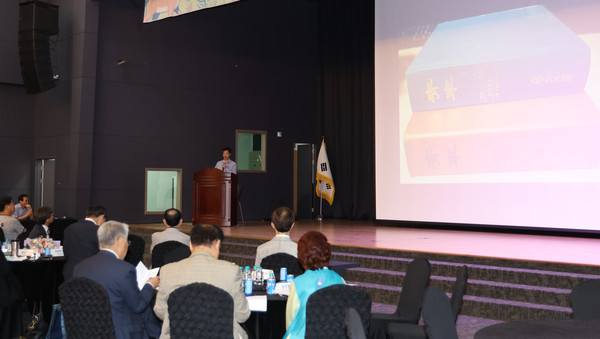 성수용 서울YMCA 본부장이 ESG생물 다양성을 발표하고 있다.