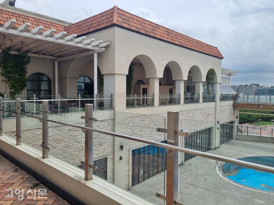 원마운트 스포츠센터 회원들이 이용하는 힐링센터 외관. 원마운트 회생절차 신청 소식을 들은 스포츠센터 평생회원들은 25일 비상대책위원회를 구성했다.