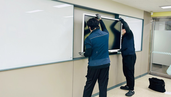  환경개선 사업을 하는 관계자들.