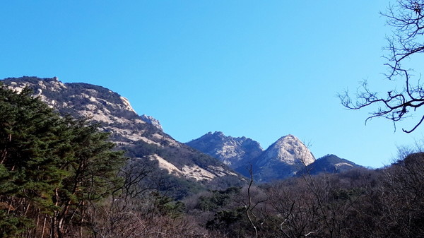 노적봉과 만경대. 