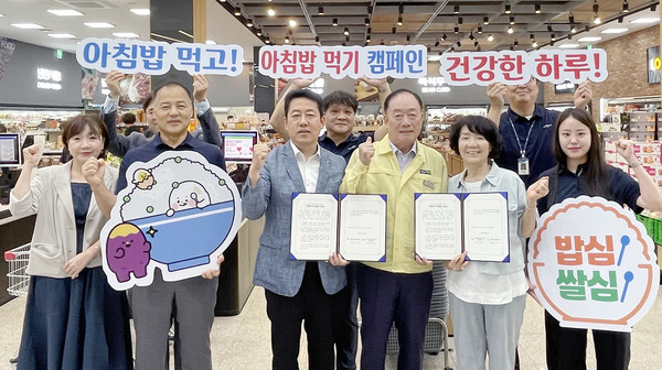 지도농협 로컬푸드직매장 화수점에서 농협고양시지부, 소비자시민모임 고양지부, 지도농협이 캠페인을 했다.