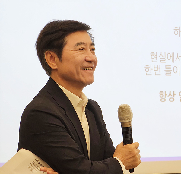 이재율 킨텍스 대표는 “소프트웨어에 진심인 사람이 스스로 하드웨어를 만들고, 결국 하드웨어는 소프트웨어를 실현하기 위한 도구”라며 “킨텍스는 해외 전시장 운영과 네트워크 구축으로 국내 기업의 해외 진출은 물론 국외 전시 주최자와 바이어의 국내유치를 실현하는 글로벌 마이스 로드 개척에 나서고 있다”고 말했다.