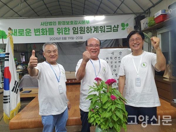 (오른쪽부터) 김종혁 위원, 김한춘 중앙회장, 박명신 사무국장.