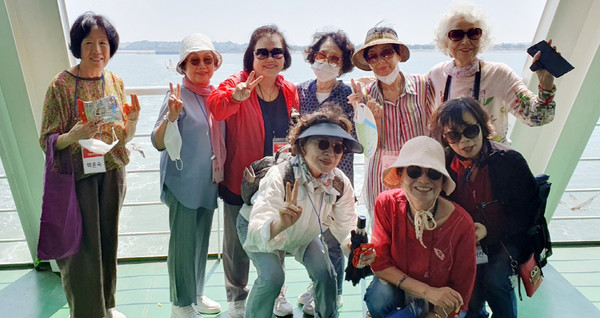 일산3동 주민자치회는 문해교육 어르신들과 인천 옹진군 신도와 모도를 방문하는 체험활동을 했다.