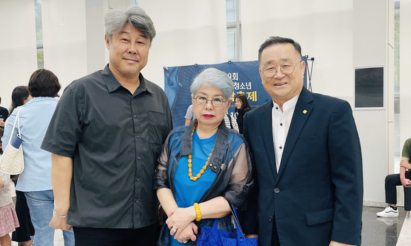 김형걸 경기도 음악협회 부회장과 정경숙 고양시음악협회장, 오현규 경기도음악협회장이 대한민국 교향악축제에 함께 자리했다.(왼쪽부터) 사진=고양시음악협회