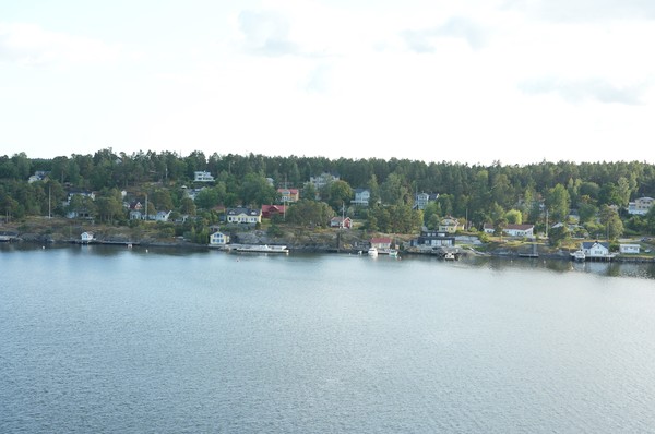 덴마크 수도 코펜하겐의 뉘하운 운하 주변에 형형색색의 건물들이 들어서있다. 2. 코펜하겐 왕립도서관 옆 운하에서 성소수자들이 유람선을 타고 퍼레이드를 펼치고 있다.3. 북해의 아름다운 풍경이 내려다보이는 노르웨이 옛 수도 베르겐시 주변 산 7부 능선까지 집들이 들어서 있다.4. 관광객들이 유람선을 타고 송네 피오르드의 절경을 즐기고 있다.5. 노르웨이 오슬로 중심가에 자리한 뭉크미술관.6. 스웨덴 스톡홀름시의 랜드마크인 시청사에는 연중 관광객이 붐빈다.7. 노벨상 수상자를 16명 배출한 웁살라대학의 중앙도서관 전경.8. 스톡홀름에서 헬싱키를 오가는 크루즈에서 바라본 전원 풍경.9. 핀란드 헬싱키의 시벨리우스공원.10. 헬싱키 최대 관광지로 변신한 수오멘린나 요새.