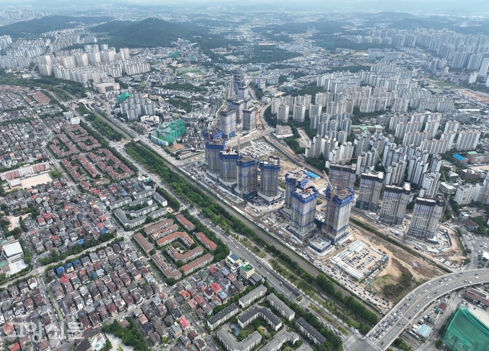 내년 3월 입주가 시작되는 풍동2지구 항공사진. 인근 백마교, 백마지하차도, 경의로, 이마트풍산점 일대는 지금도 교통정체가 심한 지역이어서 대단지인 풍동2지구에 4800세대가 들어서면 교통난이 가중될 것이란 우려가 있다.