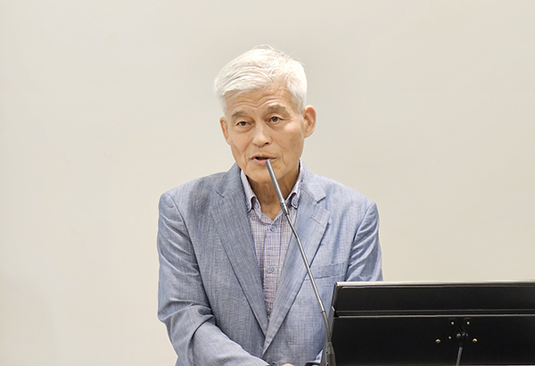 이기동 성균관대 교수는 “인간성이 사라지고 환경이 파괴되면서 기후위기로 지구 역시 멸망할지 모른다는 우려가 현실이 될지도 모른다”며 “한국 고유의 심오하고 오묘한 사상을 바탕으로 새로운 시대에 필요한 K-철학을 창출하고 정치, 경제, 교육 등에 필요한 이론과 제도를 모색해야 한다”고 강조했다. 