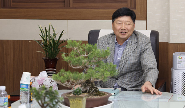 홍성규 신도농협 조합장이 인사말을 전하고 있다.