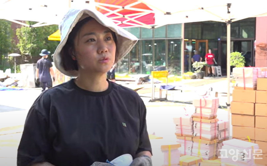 "미술관이 다시 일어서기를 바라는 마음으로 광명시에서 달려왔다"고 말하는 나정선씨. 