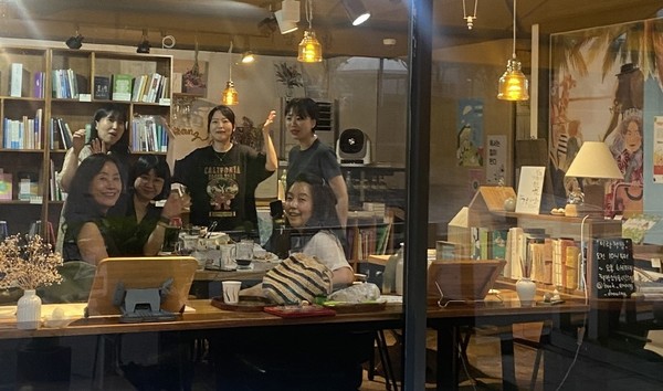 이랑서점에서 진행했던 제작회의. [사진제공=헤르츠나인]