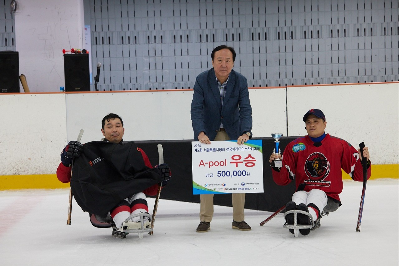 고양아이스워리어스가 '제2회 서울시장배 전국파라아이스하키대회'에 경기도 대표로 출전해 우승을 거뒀다.  [사진제공=고양아이스워리어스]