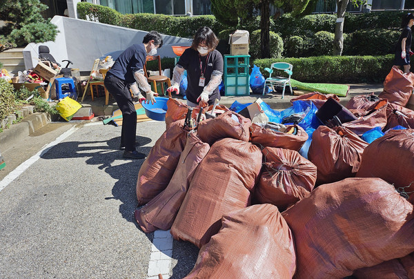 국민건강보험공단 고양일산지사 노인장기요양보험운영센터가 주거환경 개선사업을 진행했다. 