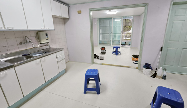 주거환경 개선사업으로 깔끔하게 치워진 내부.