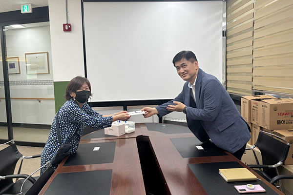 파주 꿈이룸 보호작업장 성금 전달 [사진 제공 = 안전보건공단 고양파주지사]