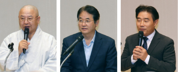 김응화 고양시사회복지협의회장, 이동환 고양시장, 김운남 고양시의회 의장이 격려사를 하고 있다(왼쪽부터).