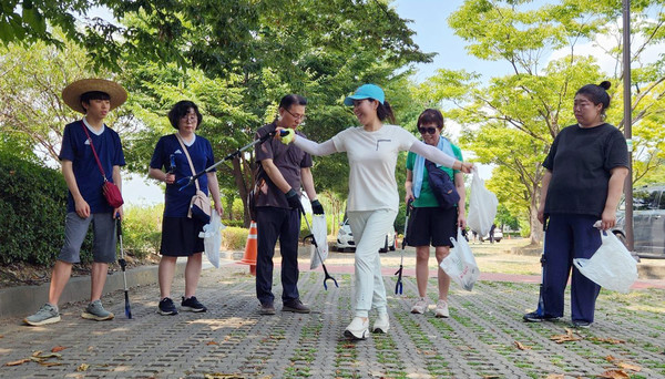 에코플로깅 활동은 '행주가 예술이야(夜)’ 야간 축제를 앞두고 사전 준비의 일환으로 기획됐다.