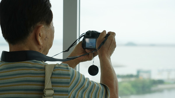 문화체험을 사진으로 남기는 회원.