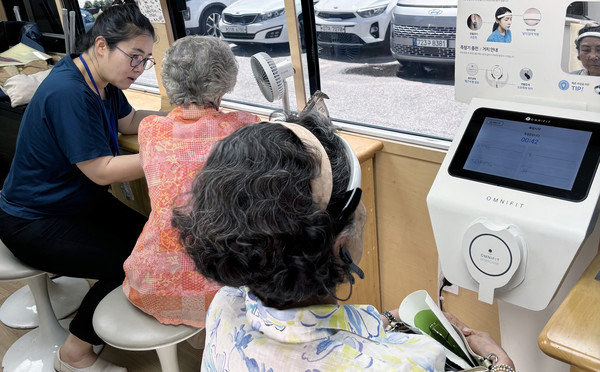 문촌7종합사회복지관이 고양시자살예방센터와 ‘생명존중안심마을’ 사업을 진행하고 있다.