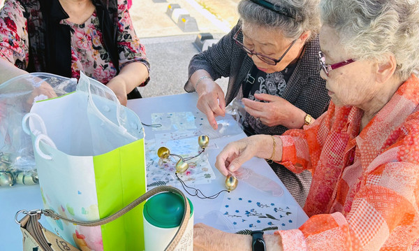 토닥토닥버스 프로그램에 참가한 어르신들.