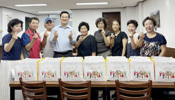 탄현1동은 사랑의 반찬 나눔 봉사를 대림교회와 함께 재개했다. 