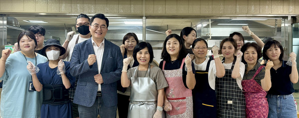   화평교회의 공간나눔 및 후원과 화정1동 지역사회보장협의체의 협력으로 나눔이 펼쳐졌다.